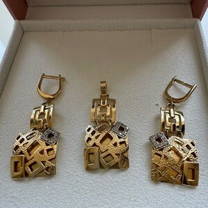 14k gold pendant and earring set
